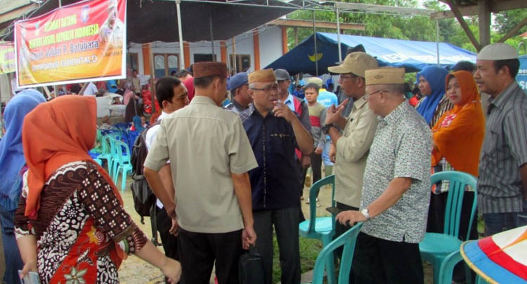 Memastikan distribusi bantuan terhadap warga terdampak banjir di tiga desa di Kecamatan Boliyohuto, Kabupaten Gorontalo, jajaran Komisi III DPRD Provinsi Gorontalo melakukan kunjungan ke posko induk penanganan banjir di lokasi tersebut, Rabu (04/03/2020).