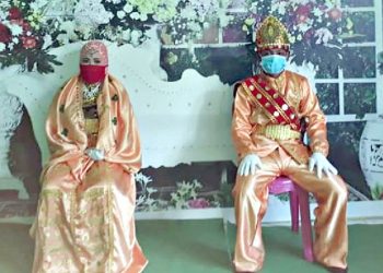 Dengan regulasi ketat, Kantor Urusan Agama Kecamatan Bone Pantai melaksanakan sejumlah akad nikah di tengah pandemi virus corona. Foto: Akun Kua Bonepantai.