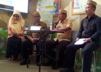 Juru bicara Gugus Tugas Corona Virus Desealer (Covid-19) Provinsi Gorontalo, Darda Daraba saat memberikan keterangan pers terkait virus corona di Gorontalo, Kamis (19/3/2020). Foto: Lukman Polimengo.