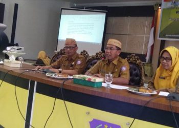 Sekda provinsi Gorontalo, Darda Daraba, saat memberikan keterangan pers di Aula Ruman Dinas Gubernur Gorontalo, Selasa (17/3/2020) Foro: Lukman Polimengo