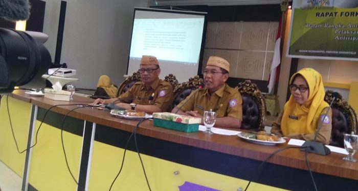 Sekda provinsi Gorontalo, Darda Daraba, saat memberikan keterangan pers di Aula Ruman Dinas Gubernur Gorontalo, Selasa (17/3/2020) Foro: Lukman Polimengo