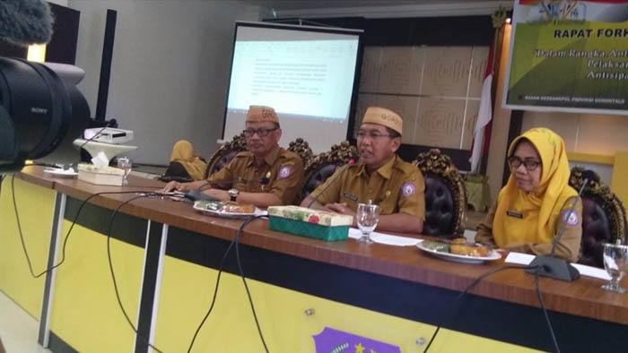 Sekda provinsi Gorontalo, Darda Daraba, saat memberikan keterangan pers di Aula Ruman Dinas Gubernur Gorontalo, Selasa (17/3/2020) Foro: Lukman Polimengo