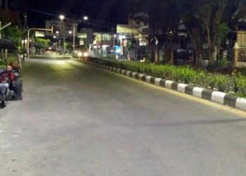 Suasana lenggang di salah satu jalan di Kota Gorontalo, pasca dikeluarkannya Maklumat Kapolri tentang upaya pencegahan wabah virus corona.Foto: Lukman Polimengo.