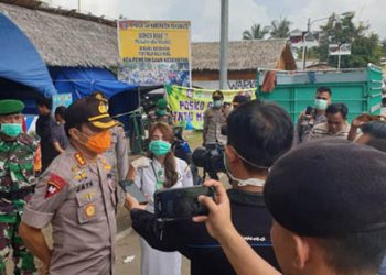 Wakapolda Gorontalo Kombes Pol Drs. Jaya Subriyanto, diwawancarai usai melaksanakan pengecekan kegiatan gugus tugas di pos perbatasan antar provinsi, d Kabupaten Pohuwato, Senin (30/3/2020).