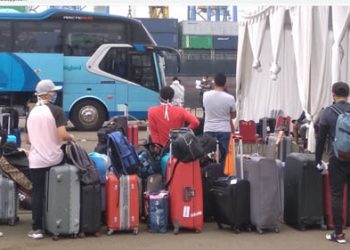 Evakuasi pemulangan TKI ABK MS. Carnival Splendor di Dermaga JICT 2  Tanjung Priok Jakarta Utara, Kamis (30/4/2020). Foto Dispenal.