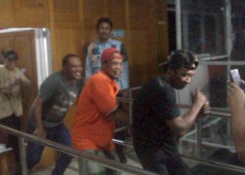 Warga binaan saat melakukan goyang Toktok saat keluar dari pintu Lapas Kelas II A Kota Gorontalo.