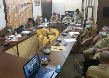 Suasana rapat virtual jajaran Pemkot Gorontalo, bersama Gubernur dan pimpunan daerah lainnya di Provinsi Gorontalo.