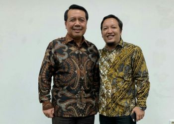 Ketua Umum Dewan Pimpinan Pusat (DPP) IKA UII Dr. H. M. Syarifuddin, S.H., M.H. yang juga selaku Ketua Mahkamah Agung (MA) RI periode 2020 – 2025 bersama Ketua DPW Ikatan Keluarga Alumni Universitas Islam Indonesia (IKA UII) Gorontalo, Duke Arie Widagdo. Foto: koleksi pribadi.