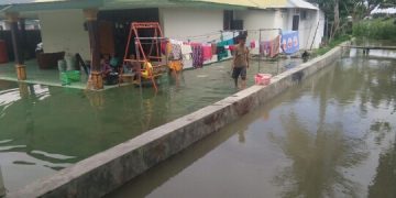 Salah satu rumah warga di Kota Gorontalo yang terendam air. Foto: Lukman Polimengo.