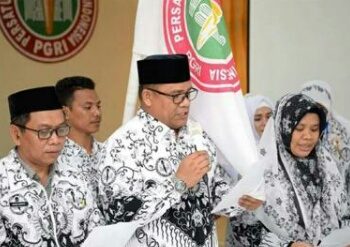 Ketua PGRI Provinsi Gorontalo, Edwart Wolok.