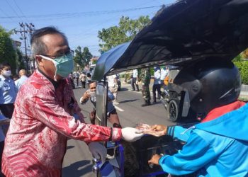 Kantor Wilayah (kanwil) Kementerian Hukum dan Hak Asasi Manusia (Kemenkumham) Gorontalo, menggelar kegiatan Gerakan Sosial  dengan membagikan APD masker kain produksi dari warga binaan yang ada UPT Pemasyarakatan Wilayah Gorontalo.