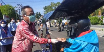 Kantor Wilayah (kanwil) Kementerian Hukum dan Hak Asasi Manusia (Kemenkumham) Gorontalo, menggelar kegiatan Gerakan Sosial  dengan membagikan APD masker kain produksi dari warga binaan yang ada UPT Pemasyarakatan Wilayah Gorontalo.