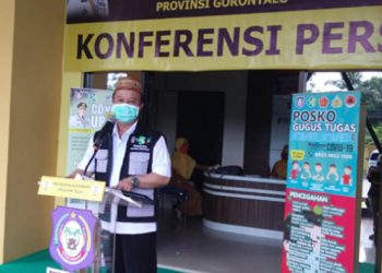 Koordinator Tim Medis  Gugus Tugas Covid  19 Provinsi Gorontalo dr. Triyanto Bialangi mengumumkan, perkembangan Covid - 19 di Provinsi Gorontalo.Foto: Lukman Polimengo.