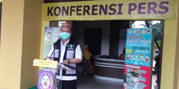 Koordinator Tim Medis  Gugus Tugas Covid  19 Provinsi Gorontalo dr. Triyanto Bialangi mengumumkan, perkembangan Covid - 19 di Provinsi Gorontalo.Foto: Lukman Polimengo.
