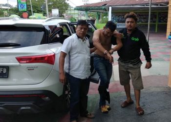 RSA alias Onil, warga Kelurahan Wumialo, Kecamatan Kota Tengah, Kota Gorontalo, diringkus satuan Reserse Narkoba Polres Gorontalo Utara, karena tertangkap tangan membawa narkotika golongan satu, jenis sabu-sabu.