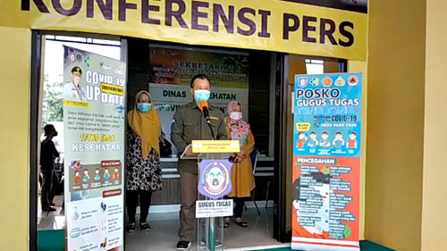 Koordinator Tim Medis Gugus Tugas Percepatan Penanganan (GTPP) Covid 19 Provinsi Gorontalo, dr Triyanto Bialangi saat memberikan keterangan pers terkait perkembangan virus Corona di Provinsi Gorontalo, Sabtu (25/4/2020).