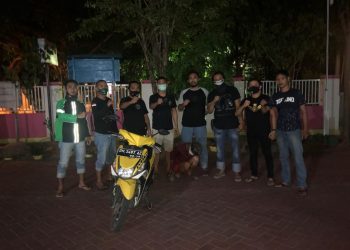 Pelaku dan barang bukti saat diamankan Timsus Street Hunt Polres Gorontalo Kota.