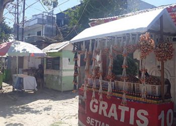 Pedagang lampu botol.