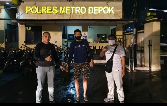 Tereangka saat diamankan aparat Polres Metro Depok.