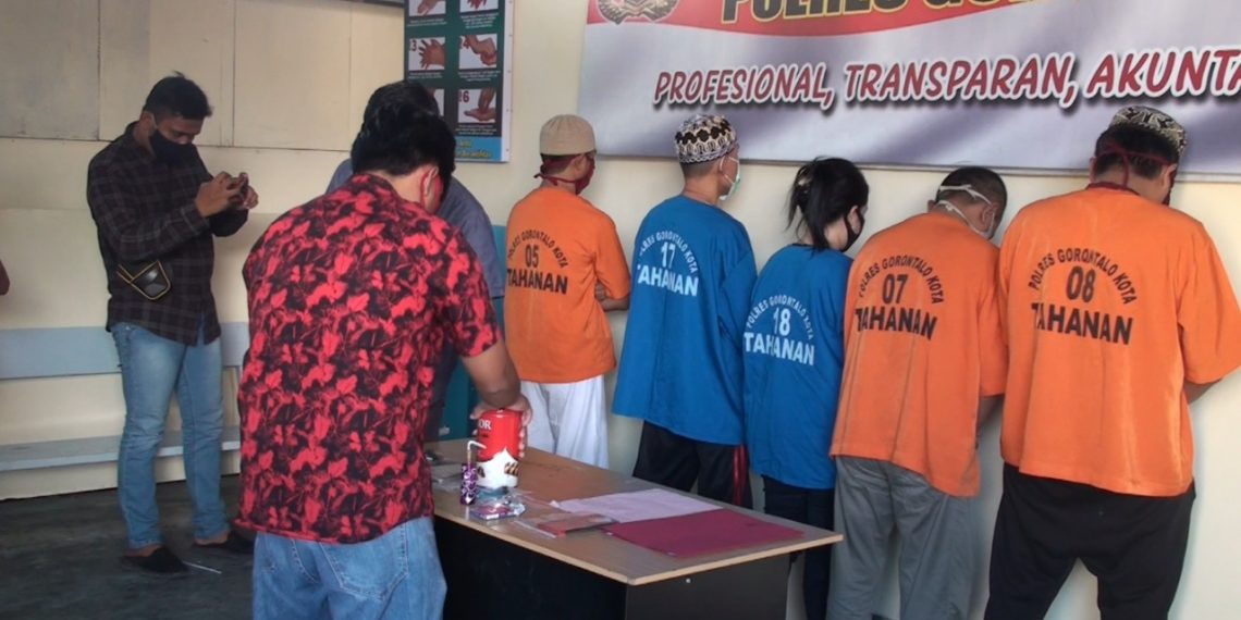 Polres Gorontalo Kota sat merilis tangkapan kasus penyalah gunaan obat terlarang jenis sabu-sabu, yang berhasil diungkap sekitar tanggal  30 Mei hingga 2 Juni 2020, di tiga lokasi berbeda dengan melibatkan lima orang tersangka.