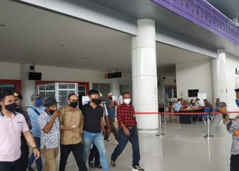 Plt Sekertaris Daerah Kabupaten Boalemo Sofyan Hasan saat tiba di bandara Jalaludin, Gorontalo, sabtu (27/6/2020).