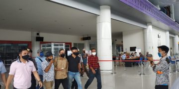 Plt Sekertaris Daerah Kabupaten Boalemo Sofyan Hasan saat tiba di bandara Jalaludin, Gorontalo, sabtu (27/6/2020).