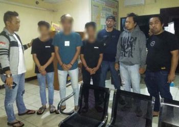 Anggota ‘Gank Slaber’ diringus aparat gabungan, Timsus Street Hunter bersama Resmob Rajawali Polres Gorontalo Kota, lantaran diduga melakukan penyerangan terhadap rumah Iswan Eki, salah seorang warga yang berdomisili di Kelurahan Libuo, kecamatan Dungingi, Kota Gorontalo, Minggu (28/6/2020) sekitar pukul 02.00 WITA.