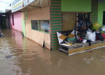 banjir yang terjadi di salah satu wilayah di kabupaten Bone Bolango. Foto: Lukmna Polimengo.