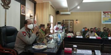 , Kapolda Gorontalo Irjen Pol. Dr.M.  Adnas saat rapat bersama Forkopimda Gorontalo Utara.