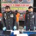 Kapolres Bone Bolango, AKBP Suka Irawanto saat memberikan keterangan terkait penangkapan lima orang masing-masing berinisial IP (29 tahun), MI (39 tahun), ZK (30 tahun), M warga Kecamatan Kabila, Kabupaten Bone Bolango serta pria berinisial N, yang merupakan warga Kabupaten Gorontalo, diringkus Tim Watawatanga dan Tim Reskrim Polsek Kabila, usai menjalankan aksi pencurian di Sekolah Menengah Pertama (SMP) 1 Kabila, Selasa, (30/06).