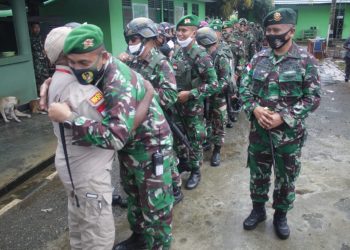 Upacara pelepasan Satgas Pamtas Yonif 713 Satya Tama, yang telah menyelesaikan tugas pengamanan di wilayah Sektor Utara Papua.