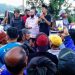 Anggota DPRD Provinsi Gorontalo, Adhan Dambea, saat menemui ratusan warga yang melakukan unjuk rasa, terkait penanganan banjir di Kota Gorontalo. Foto: Lukman Polimengo/mimoza.tv