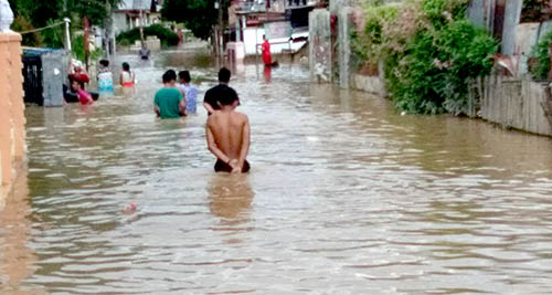 Banjir yang menggenangi pemukiman warga di Kelurahan Bugis, Kota Gorontalo, Sabtu (1/8/2020). Foto: Lukman Polimengo.