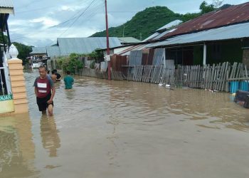 Banjir yang merendam pemukiman warga di kelurahan Bugis, Kota Gorontalo. Foto: Lukman  Polimengo.