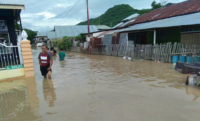 Banjir yang merendam pemukiman warga di kelurahan Bugis, Kota Gorontalo. Foto: Lukman  Polimengo.