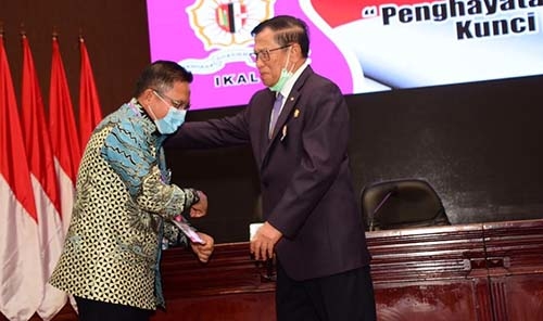 Wali Kota Gorontalo, Marten Taha, saat menghadiri kegiatan Musyawarah Nasional IV Ikatan Alumni Keluarga Lembaga Pertahanan Nasional RI (IKAL) 2020, yang digelar di Jakarta, Kamis (27/8/2020).