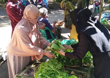 Aktivitas di Pasar Seni Warga yang berada di Desa Huntu Selatan, Kecamatan Bulango Selatan, Kabupaten Bone Bolango.