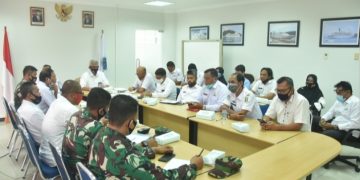 Rapat koordinasi tentang penyusunan rencana pembukaan kembali rute penerbangan Bandar Udara Internasional Maimun Saleh,Rabu (7/10/2020).