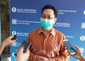 Kepala Perwakilan Bank Indonesia Provinsi Gorontalo, Budi Widihartanto saat diwawancarai awak media. Foto: Lukman Polimengo.