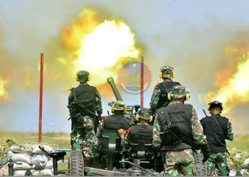 Dalam rangka meningkatkan ketrampilan tempur, prajurit TNI AD dari Detasemen Artileri Pertahanan Udara (Den Arhanud) 001/CSBY melaksanakan latihan menembak senjata berat (Latbakjatrat) tahun 2020, yang digelar di pesisir Pantai Gampong Kuala Cangkoi, Kecamatan Lapang, Aceh Utara.