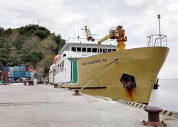 KM Sabuk Nusantara 102. Foto: Lukman Polimengo.