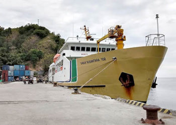 KM Sabuk Nusantara 102. Foto: Lukman Polimengo.