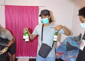 Upaya kepolisian dalam memberantas peredaran minuman keras di Gorontalo terus digencarkan. Hal itu dibuktikan dengan diamankannnya sekitar 261 botol minuman keras berbagai merek, dari tangan Jefri Suaib pada Senin (28/12/2020).