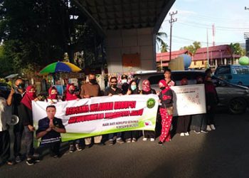 Pengadilan Agama (PA) Limboto kelas 1-B mengadakan kegiatan bagi bagi “Masker Anti Korupsi”, yang digelar di Menara Pakaya, Limboto, Rabu (9/12/2020).