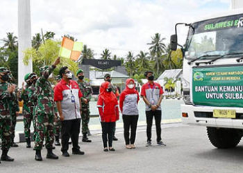 Komandan Korem 133/Nani Wartabone, Brigjen TNI Bagus Antonov Hardito, memimpin pelepasan bantuan kemanusiaan untuk korban bencana alam Sulawesi Barat yang berlangsung dilapangan Makorem 133/NW Jl. Trans Sulawesi, Pulubala-Gorontalo, Rabu (27/1/2021).