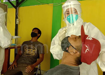 Laboratorium Kesehatan Daerah (Labkesda) Provinsi Gorontalo membuka layanan gratis rapid antigen bagi warga masyarakat. Foto: Lukman Polimengo/mimoza.tv