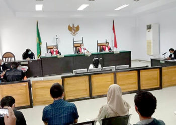 Sidang lanjutan perkara dugaan korupsi mega proyek jalan lingkar gorontalo atau GORR kembali digelar di Pengadilan Tipikor Gorontalo, dengan agenda sidang putusan sela atas eksepsi/keberatan yang diajukan penasehat hukum Asri Wahyuni Banteng (AWB), Senin (15/1/2020).