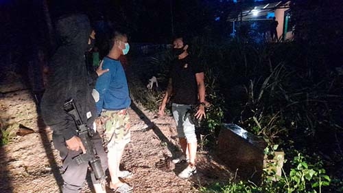 Diduga melakukan pencabulan terhadap AP (7 tahun), Rahman Talib, warga Desa Butu, Kecamatan Tilongkabila, Kabupaten Bone Bolango, ditangkap aparat Unit Reskrim Polsek Tilongkabila, Senin (1/2/2021).