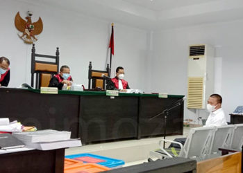 Sidang kasus dugaaan korupsi mega proyek Gorontalo Outer Ring Road (GORR) dengan dua terdakwa masing masing Ibrahim dan Farid Siradju kembali digelar di pengadilan Tipikor Gorontalo,Senin (8/2/2021).
Pada sidang lanjutan tersebut Jaksa Penuntut Umum (JPU) menghadirkan saksi Mantan Ketua DPRD Provinsi Gorontalo, Rustam Akili.