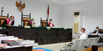 Sidang kasus dugaaan korupsi mega proyek Gorontalo Outer Ring Road (GORR) dengan dua terdakwa masing masing Ibrahim dan Farid Siradju kembali digelar di pengadilan Tipikor Gorontalo,Senin (8/2/2021).
Pada sidang lanjutan tersebut Jaksa Penuntut Umum (JPU) menghadirkan saksi Mantan Ketua DPRD Provinsi Gorontalo, Rustam Akili.